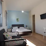 Armonia Studios, & 4* Μικρή Βίγλα