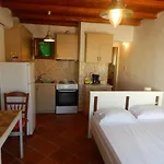 Armonia Studios, & 4* Μικρή Βίγλα
