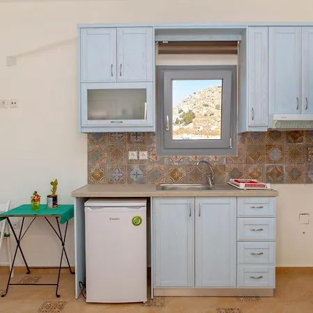 Armonia Studios, & לינה וארוחת בוקר 4*