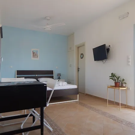 Armonia Studios, & לינה וארוחת בוקר 4*