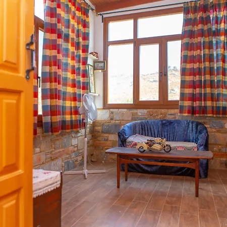 Armonia Studios, & 4*