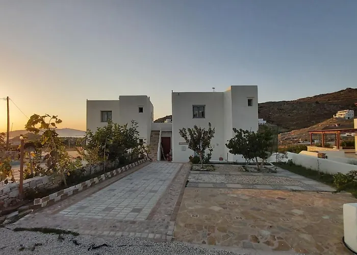 Armonia Studios, & 4* Mikrí Vígla