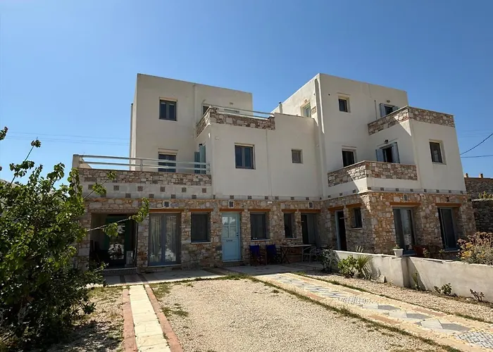 Panzió Armonia Studios, & Mikrí Vígla