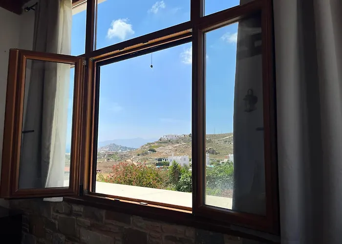 Armonia Studios, & 4* Mikrí Vígla