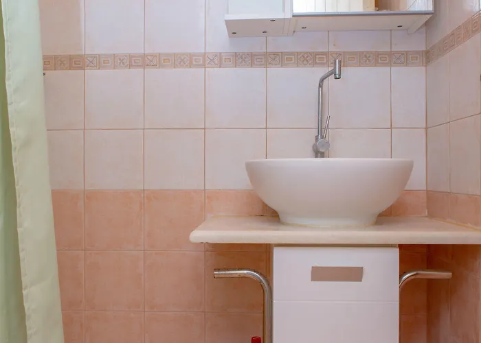 Armonia Studios, & 4* Mikrí Vígla