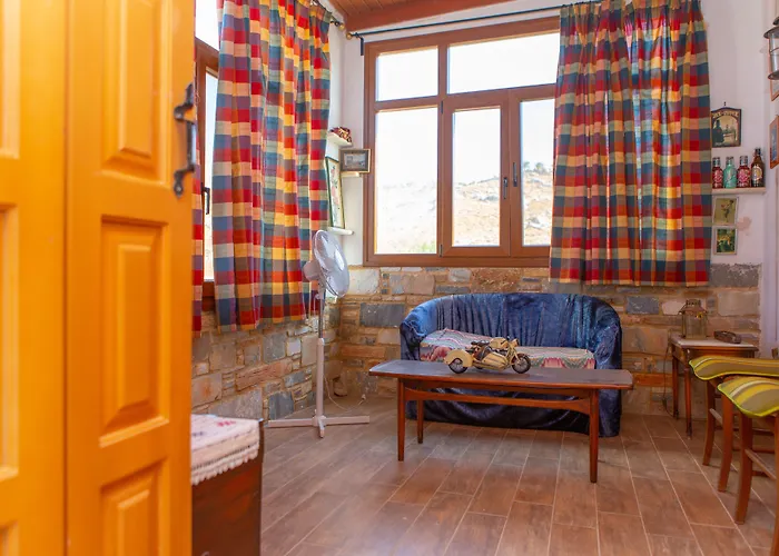 Armonia Studios, & 4*